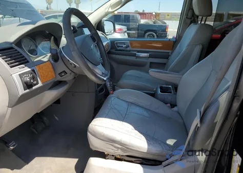 2010 Chrysler Town & Country Limited from USA, damaged, VIN 2A4RR6DX8AR150656